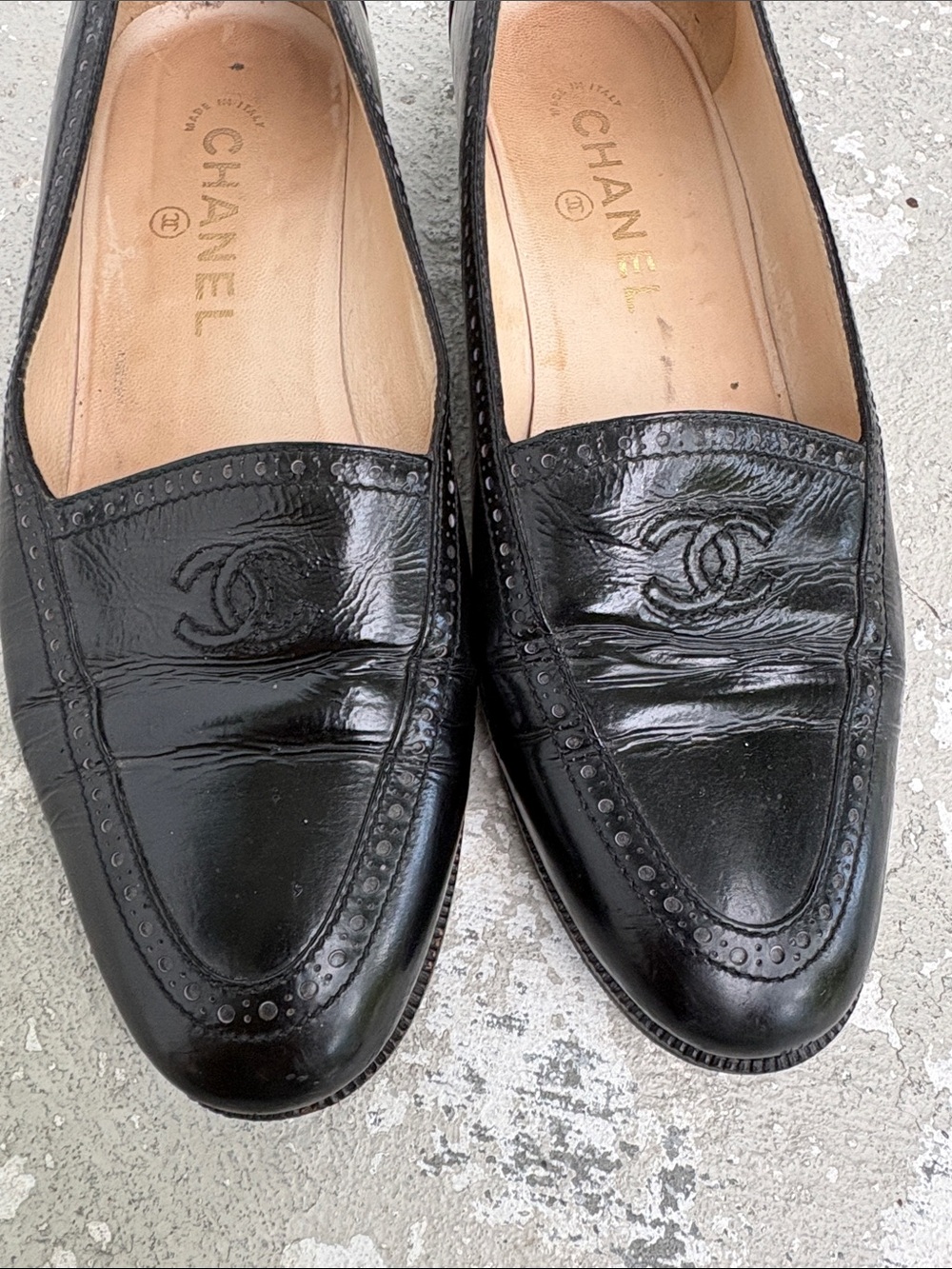 Vintage Chanel glossy leather loafers - Picture 5 of 11